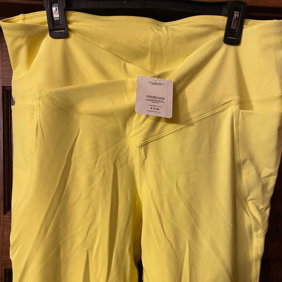 Fabletics Oasis PureLux High Waisted Cross OverLeggings NWT - Picture 5 of 5